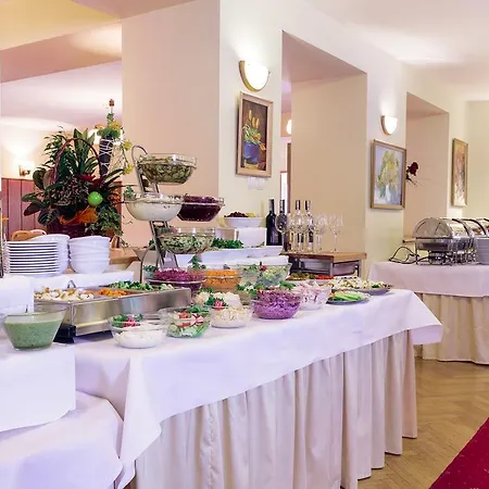 Hotel Konradówka Wellness&spa - 300 Metrów Do Centrum 3*