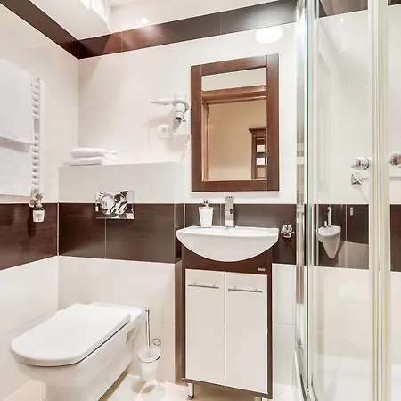 Hotel Konradowka Wellness & - 300 Metrow Do Centrum 3*