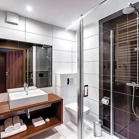 Konradowka Wellness & - 300 Metrow Do Centrum Hotel