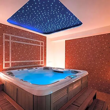 Hotel Konradowka Wellness & - 300 Metrow Do Centrum 3*