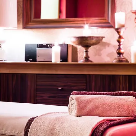 Hotel Konradowka Wellness & - 300 Metrow Do Centrum 3*