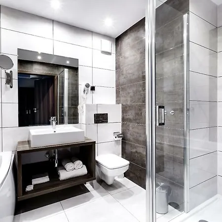 Hotel Konradowka Wellness & - 300 Metrow Do Centrum 3*