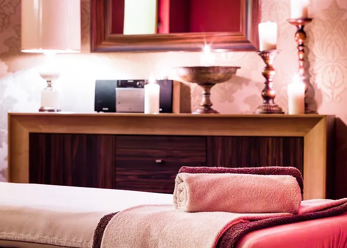 Hotel Konradowka Wellness & - 300 Metrow Do Centrum 3*